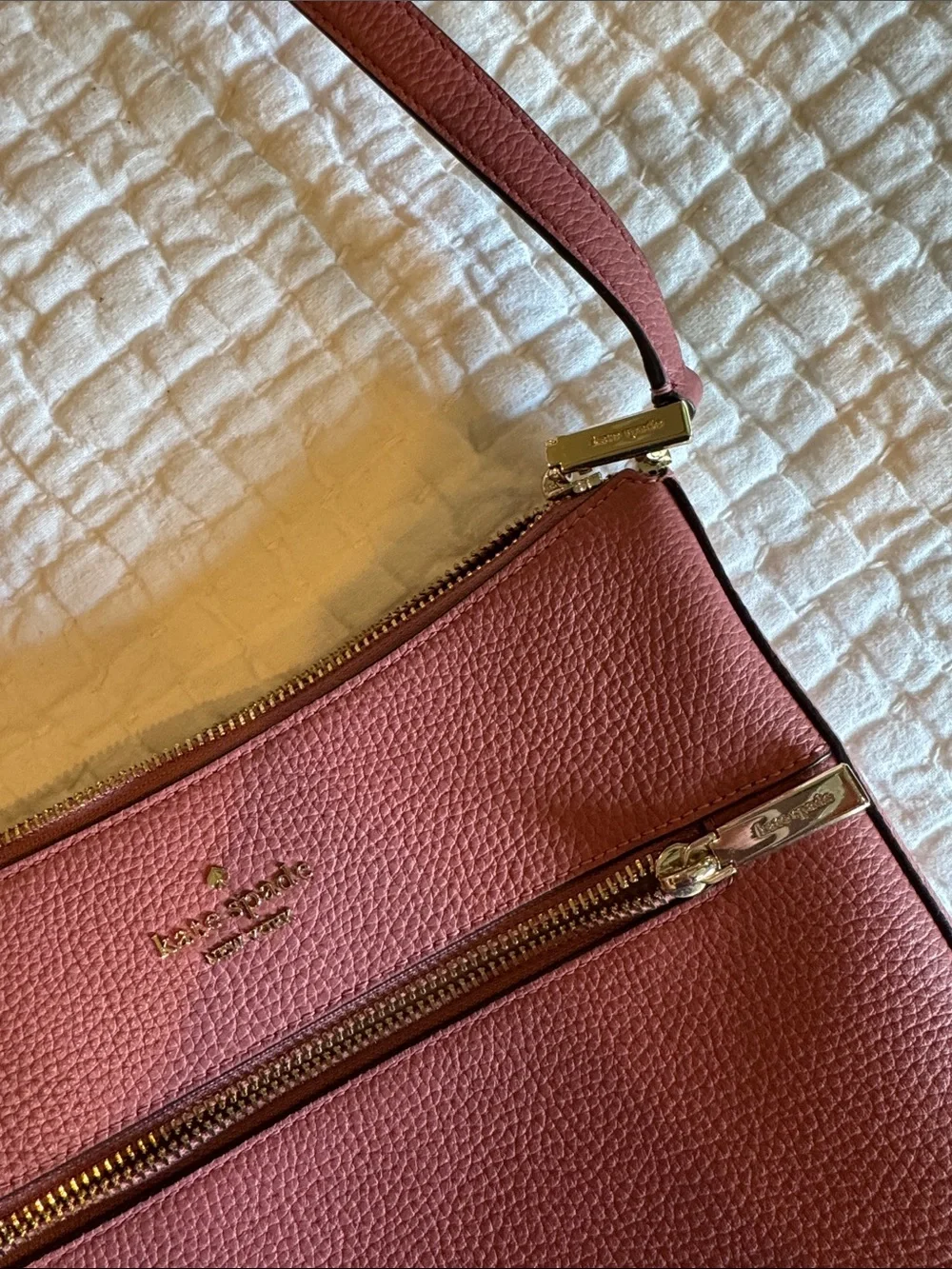 kate spade Pebbled Leather Crossbody in Mauve Pink with Gold Hardware - Picture 6 of 7